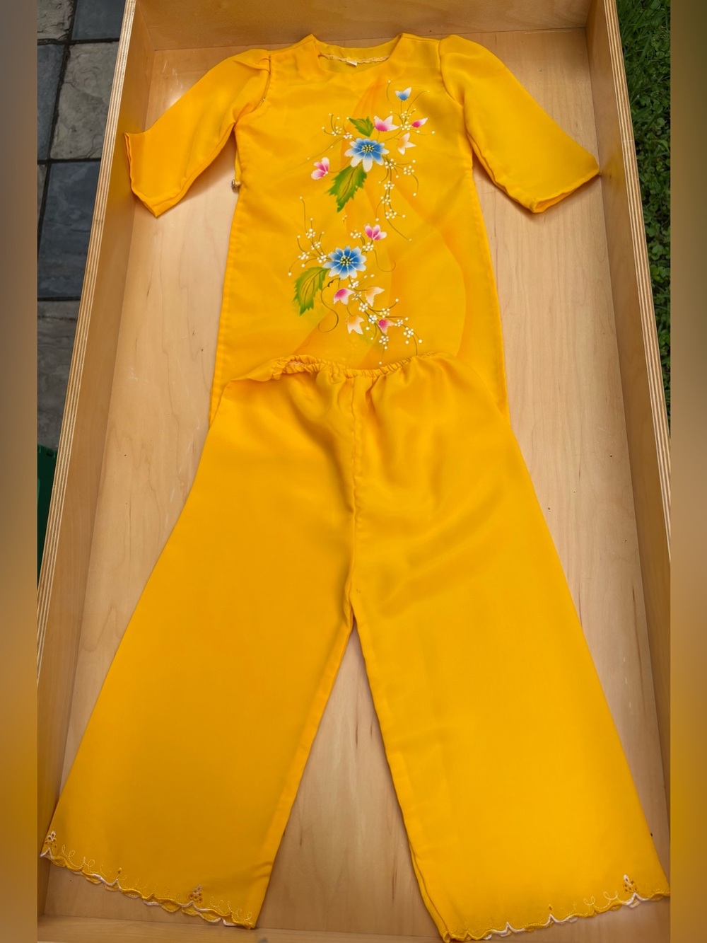 Traditional Vietnamese dress “ao dai” girl Sz 2T preowned